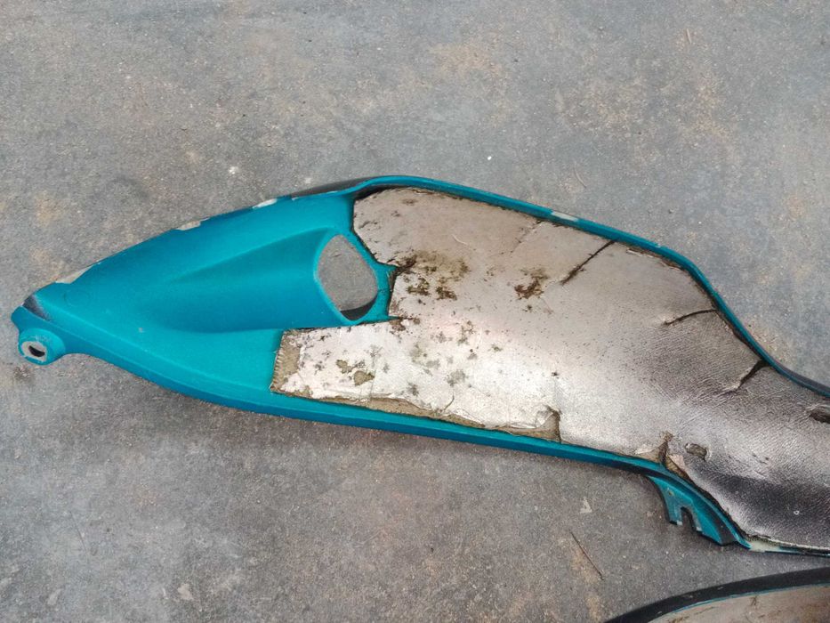 cagiva canyon boczki owiewki boczne plastiki boczek zadupek