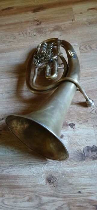 Mosiężny instrument trąbka.