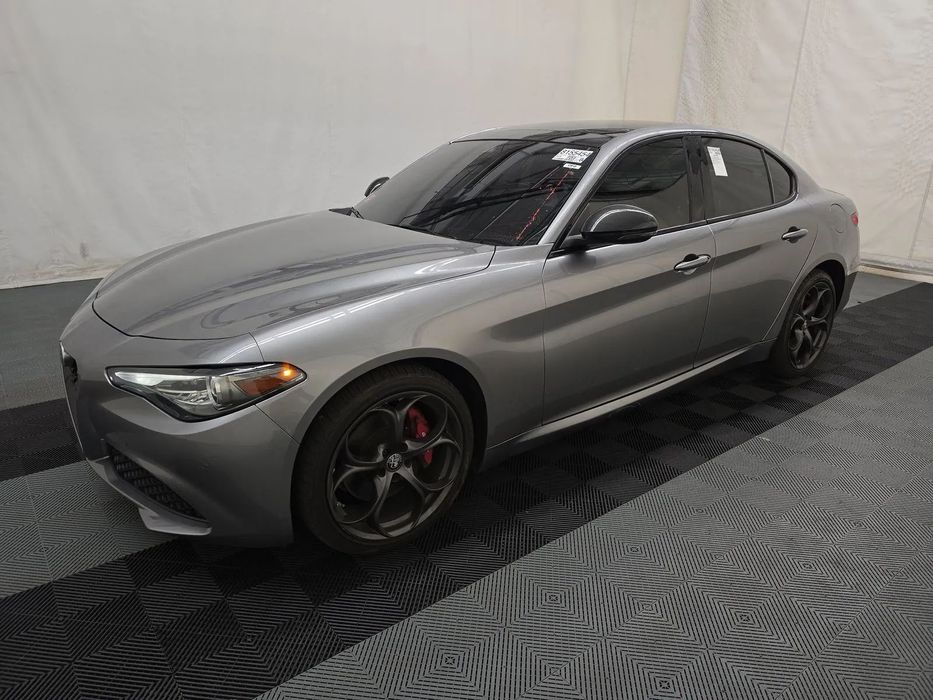 Alfa Romeo Giulia Alfa Romeo Giulia Veloce 2.0 Turbo 280KM Q4 Luksus i Sport w Jednym