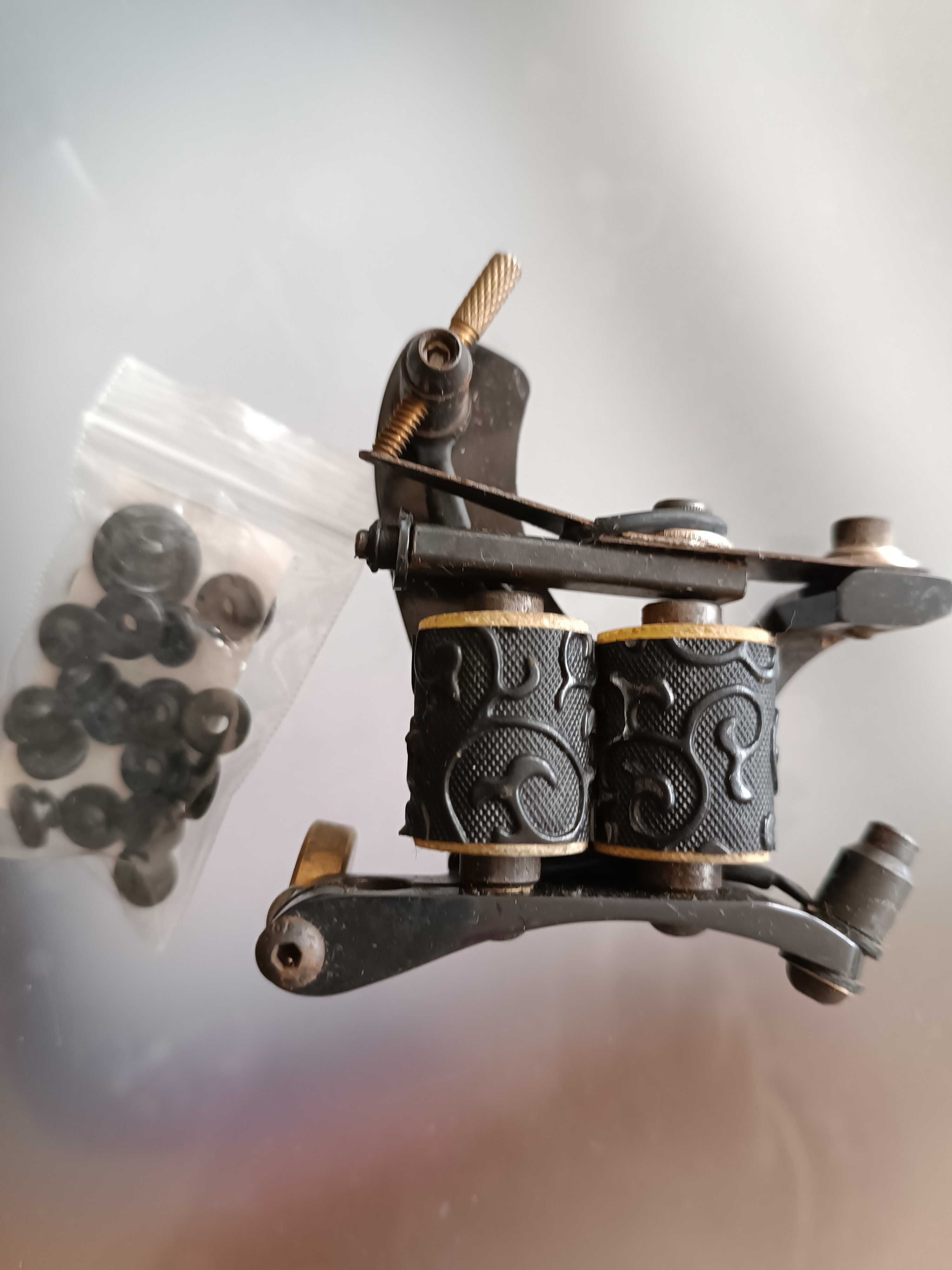 maquina ,pedal e fonte para tatto