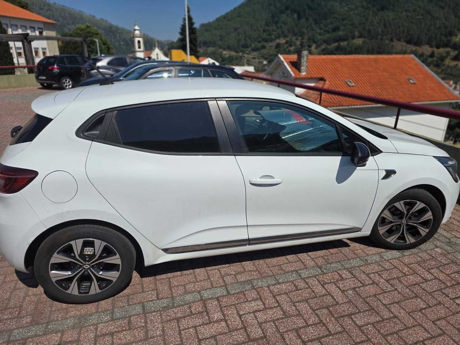 Vende-se Renault Clio V, excelente estado, revisão feita recentemente