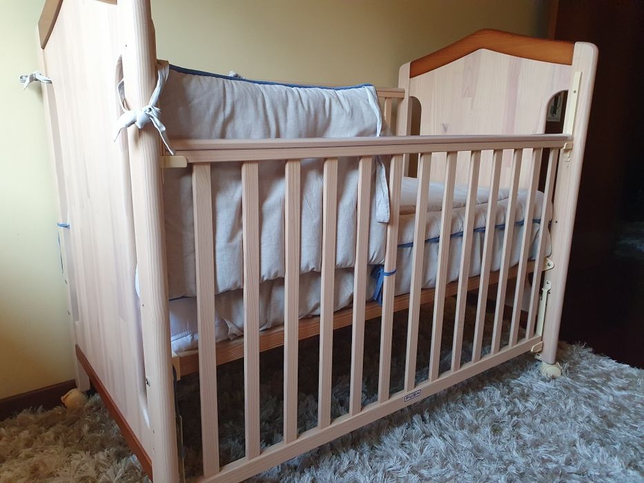 Berço para bebé em madeira