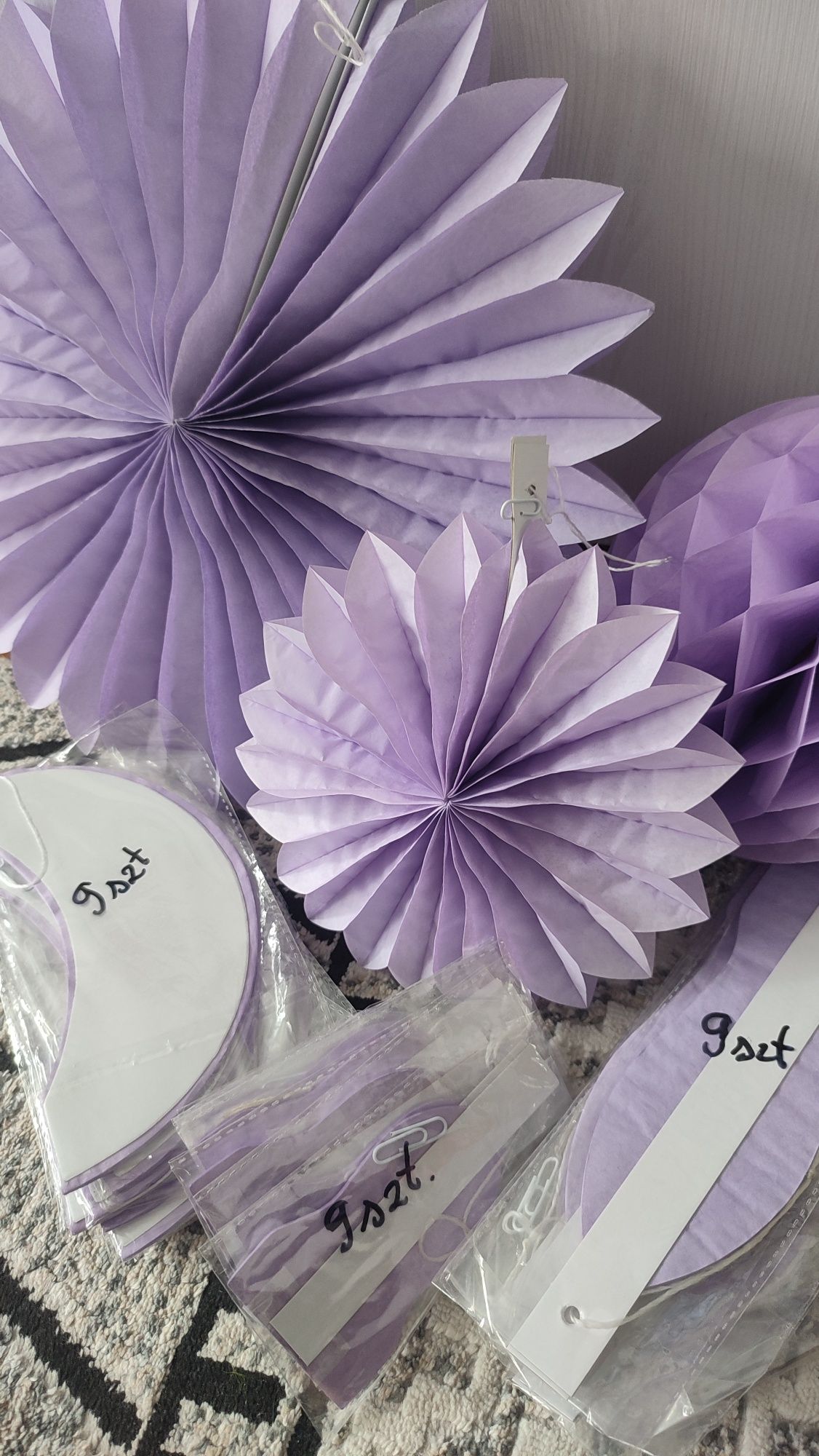 Rozeta papierowa dekoracyjna rozkładana fioletowa