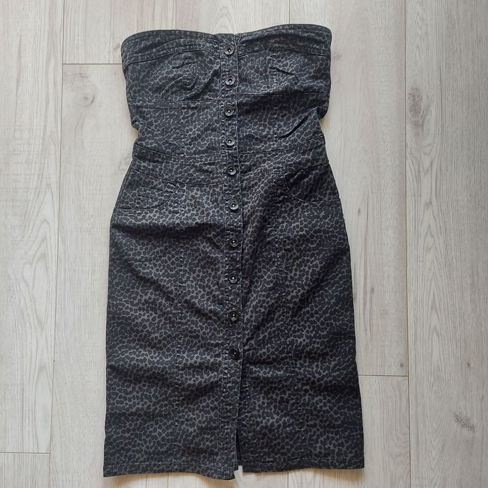 Sukienka bez ramiączek denim panterka Stradivarius S