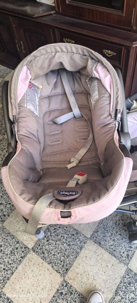 Carrinho de bebé rosa , cinza e bege