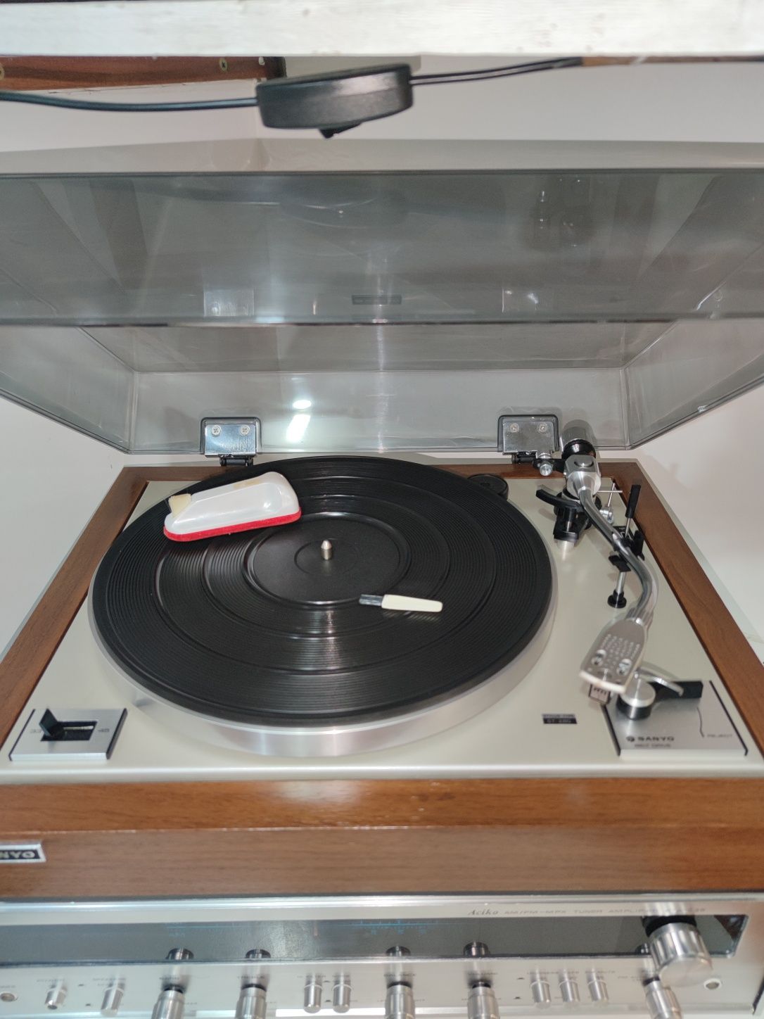 Amplificador ACIKO ata 235 - Gira disco SANYO tp 152 (LER ANUNCIO)