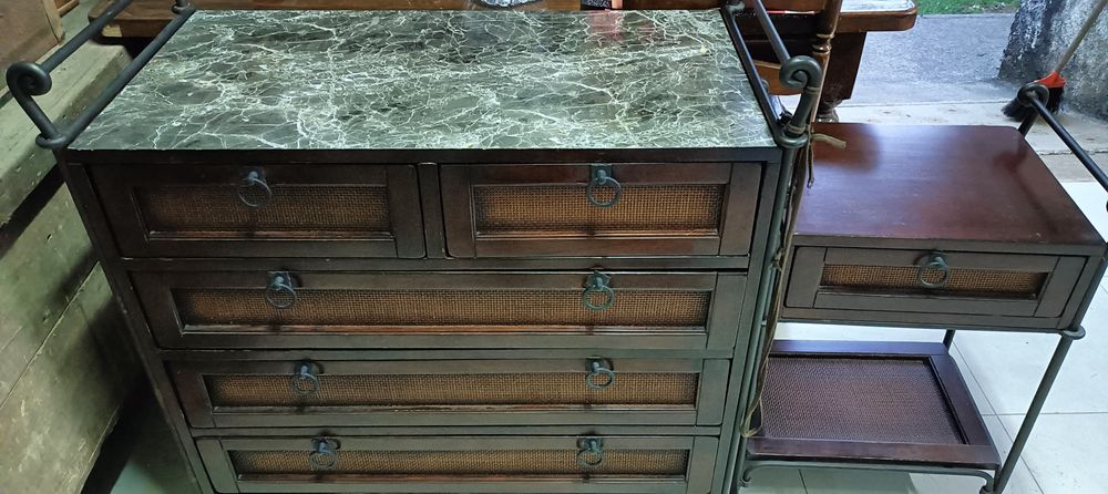 Cômoda e mesinha de cabeceira