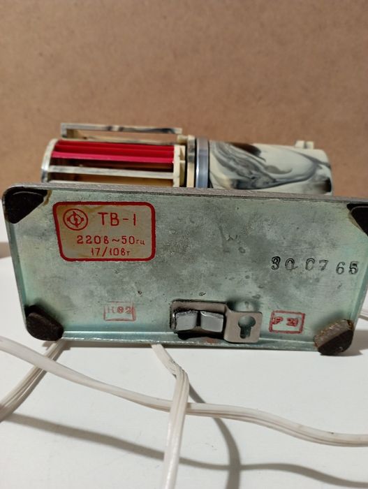 Настольный вентилятор.