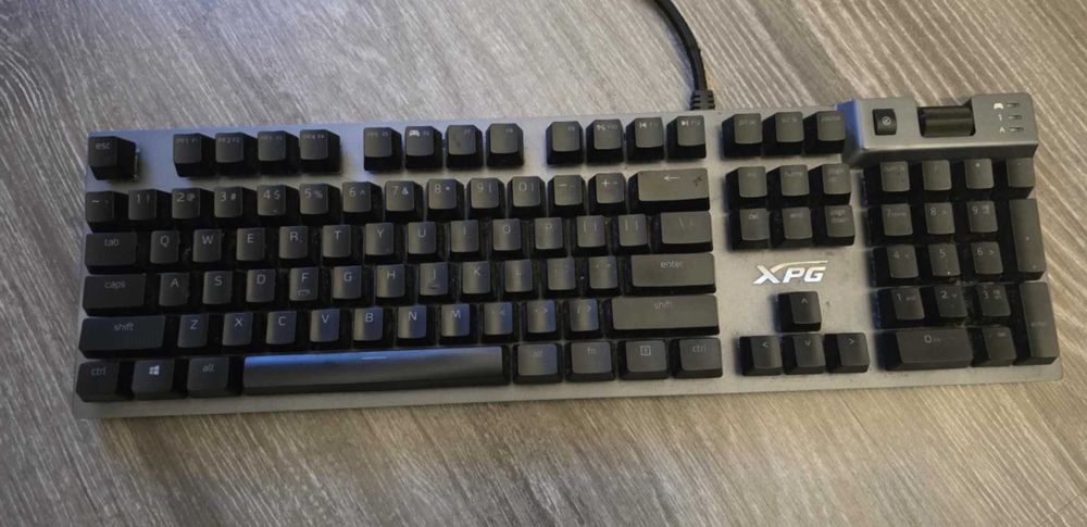 Komputer PC +klawiatura, monitor, 7 6700 / 1070 8GB / 24GB RAM