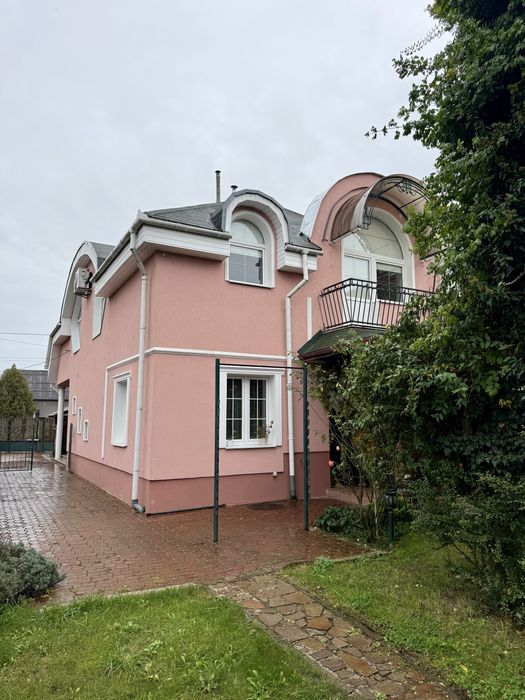 Продаж будинку близько центру Ужгорода