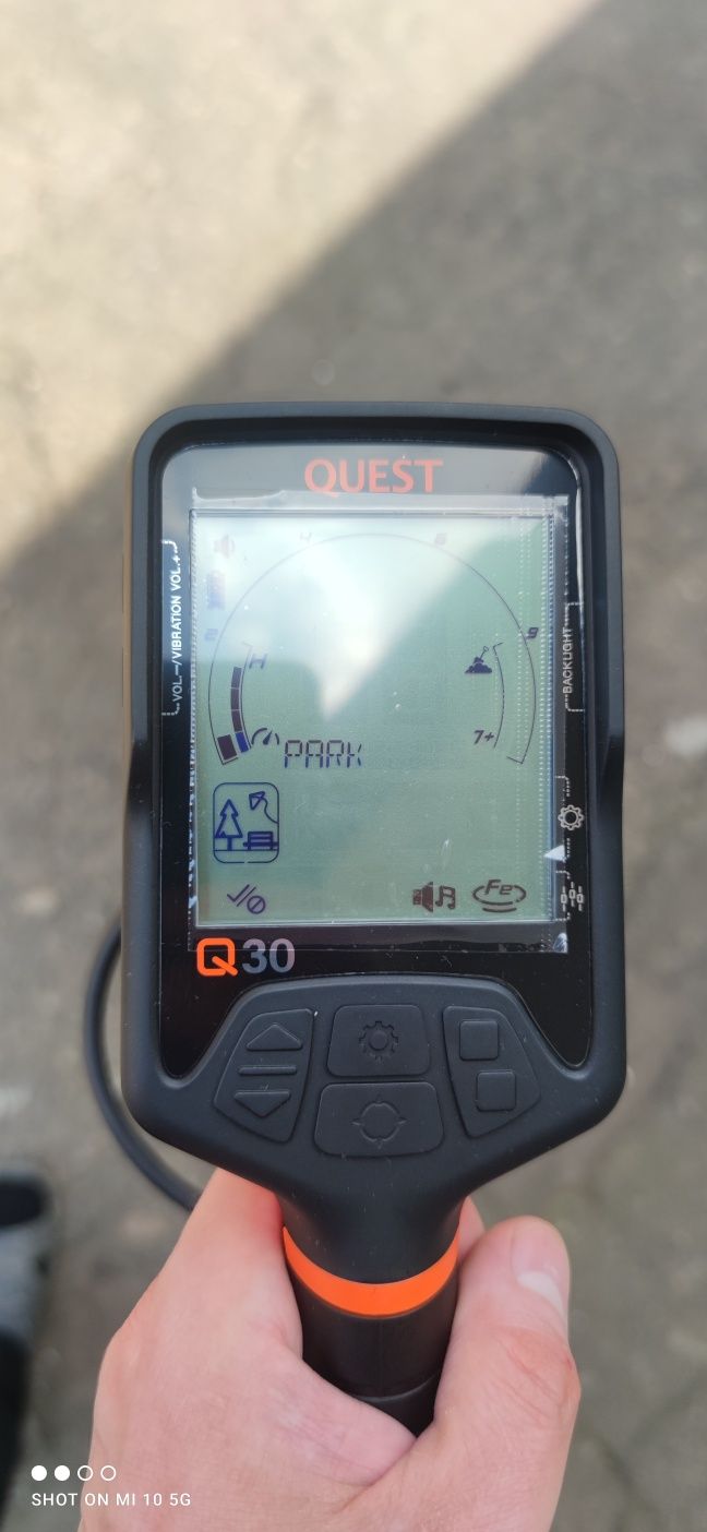 Продам металошукач Quest Q30