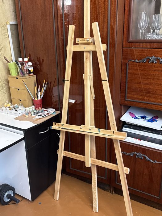 Олійні фарби, пензлі, мольберт, та інше