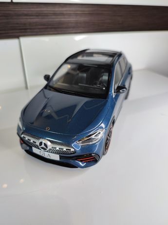 Model Mercedes GLA 1:18 Solido