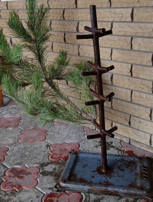 Продам металевий штатив для ялинки