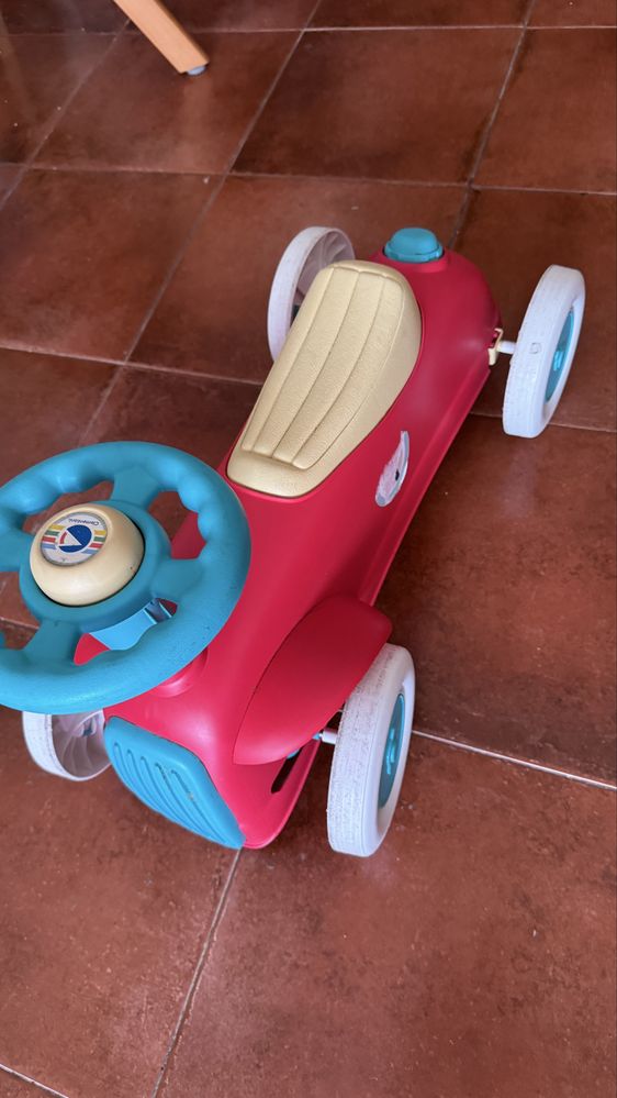 Carro Quadriciclo para bebe com buzina e direcao nas rodas