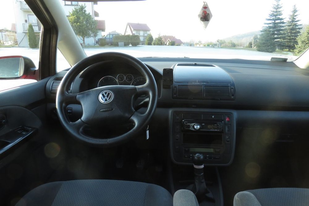 Wynajem Volkswagen Touran najem na wynajem wypożyczalnia passat sharan