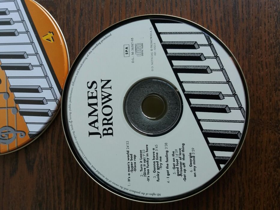 CD James Brown em caixa de metal redonda - como novo