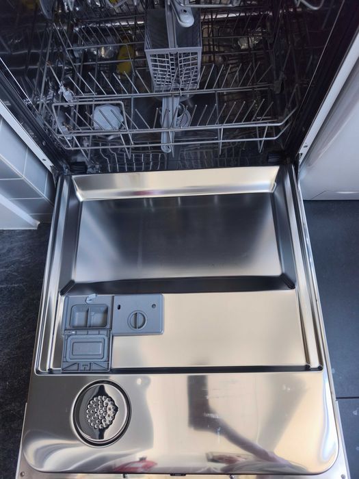 Máquina de Lavar Loiça LG  LD-2040WH para peças (funciona, perde água)