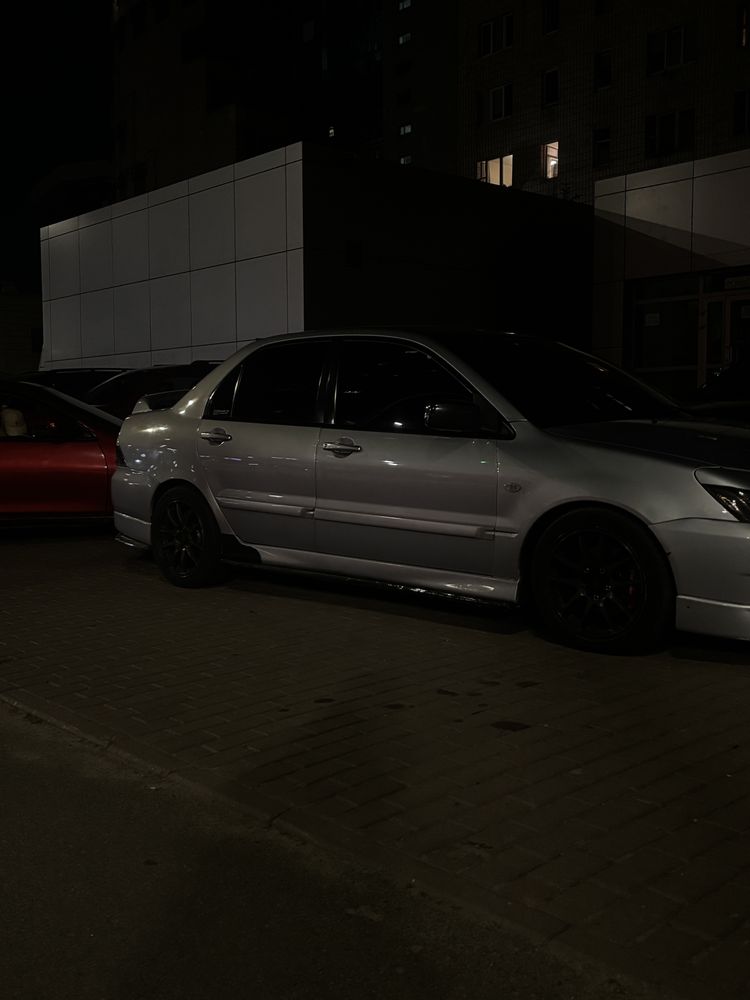 Продам lancer 9 2.0
