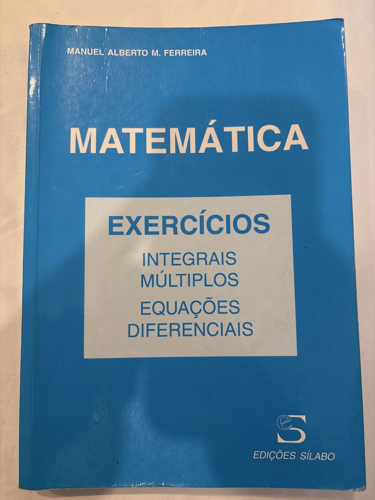 Livro de Exercicios de Integrais Multiplos e Equacoes Diferencias