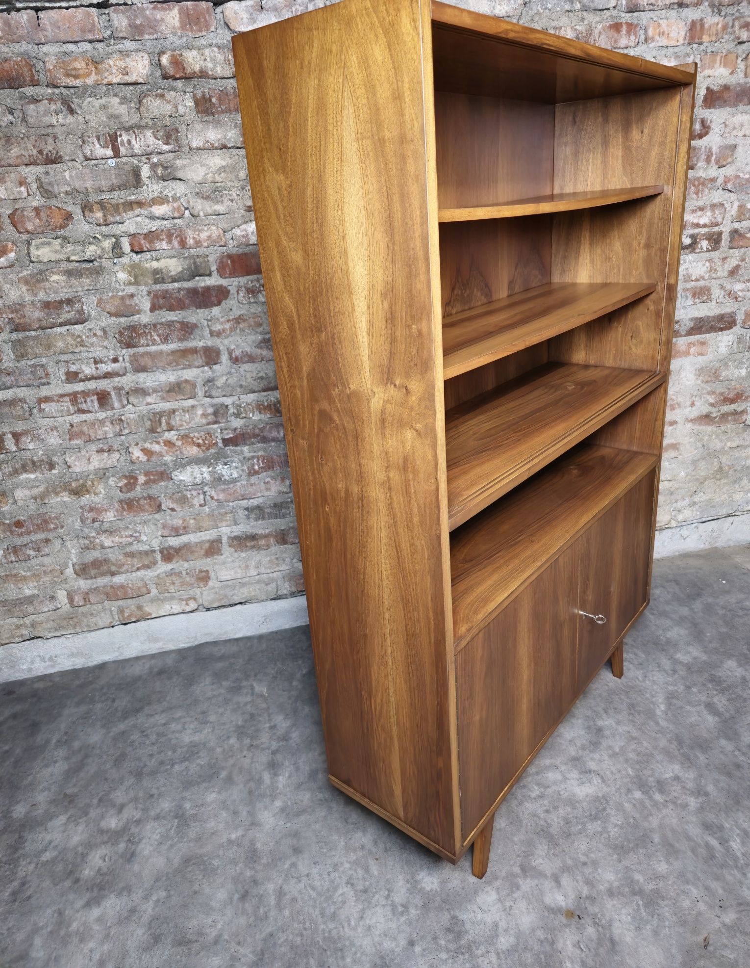 Biblioteczka vintage prl po całkowitej renowacji