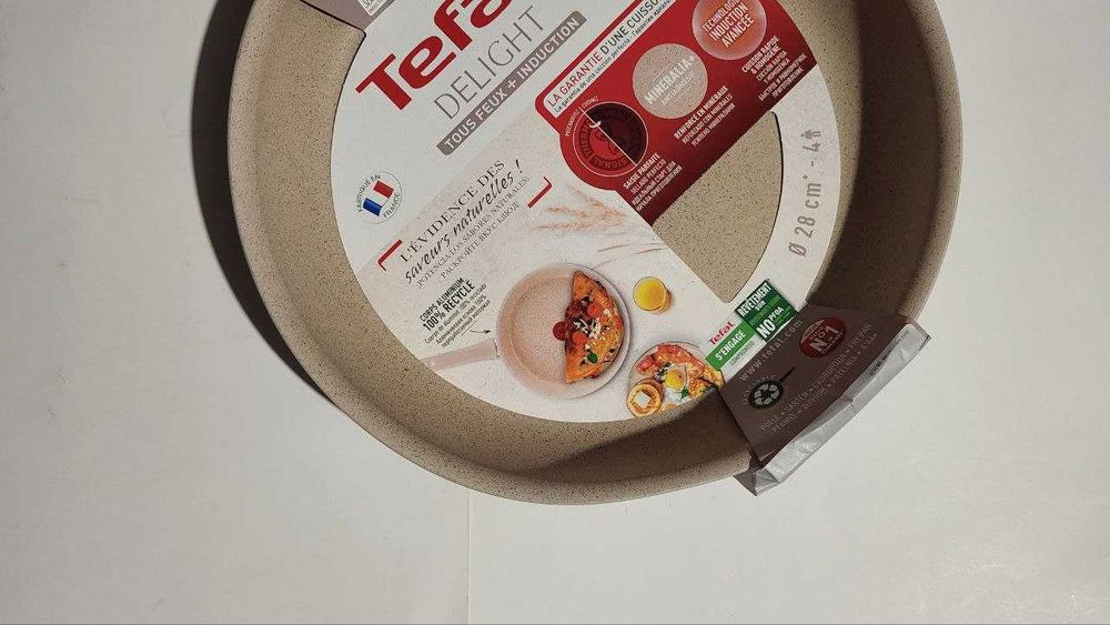 Сковорода Tefal Delight 28 см з маленьким дефектом