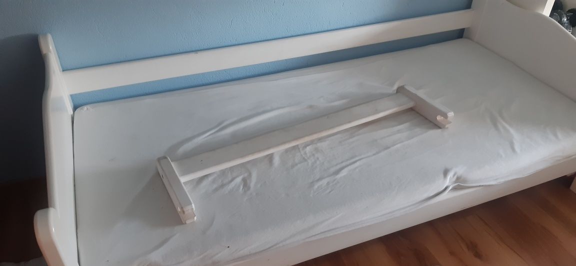 Łóżko z materacem  biale