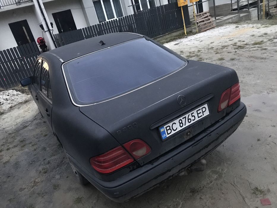 Продаю Мерседес Е200
