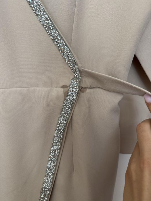 Продам нарядне жіноче плаття.