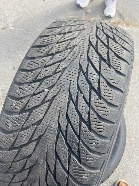 Шини зимові Nokian 235/55/R17