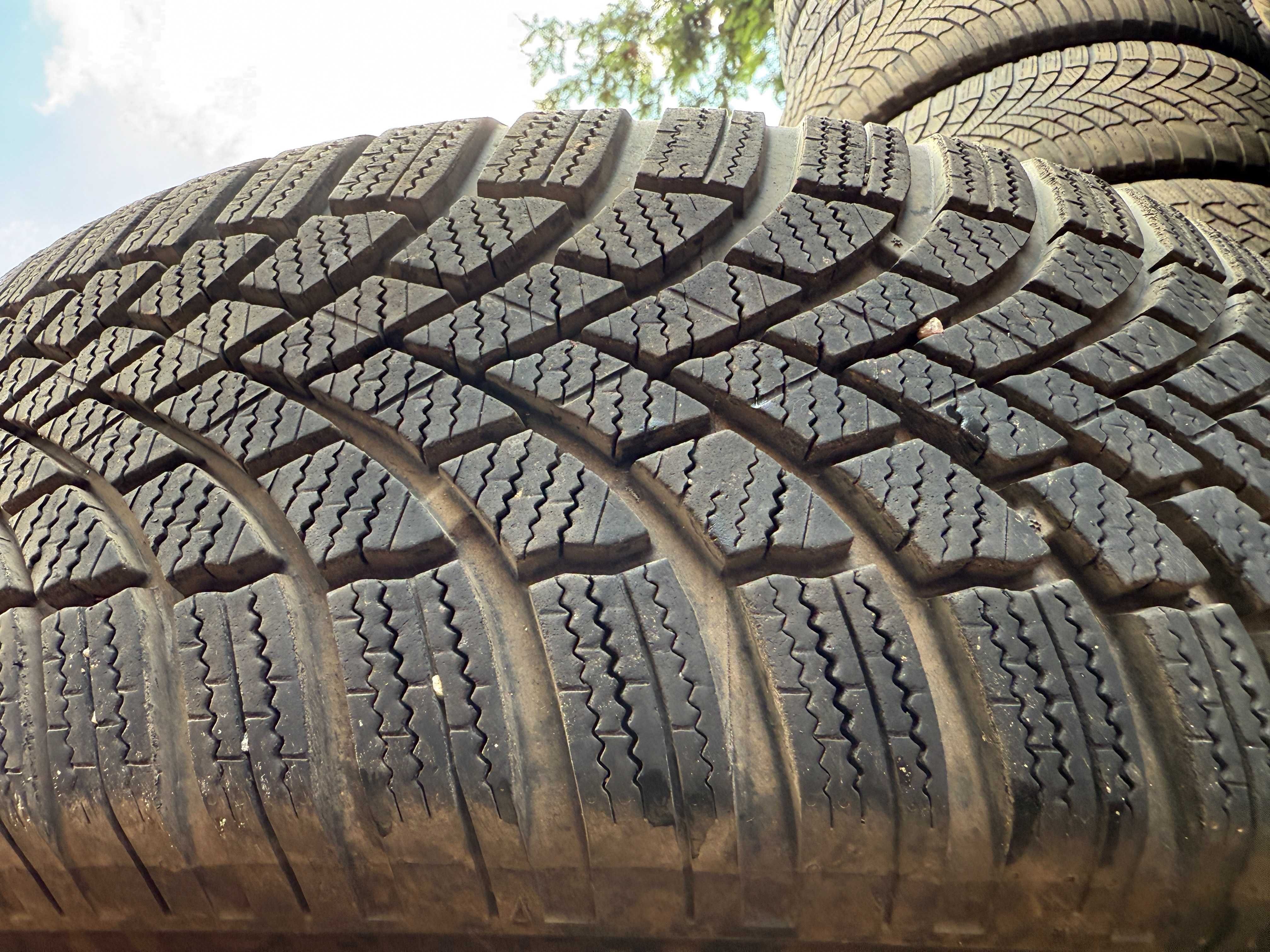 Komplet opon Bridgestone Blizzak LM005 215/65r17 103H XL 2023 r.