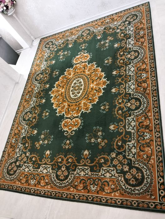 Великий килим розміром 3,35×2,45 гарної якості та в чудовому стані