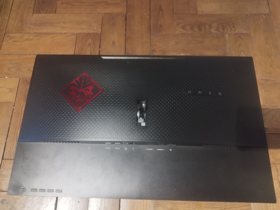 Monitor da Hp e caixa de computador longitech