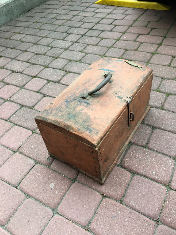 Stary kuferek drewniany kufer