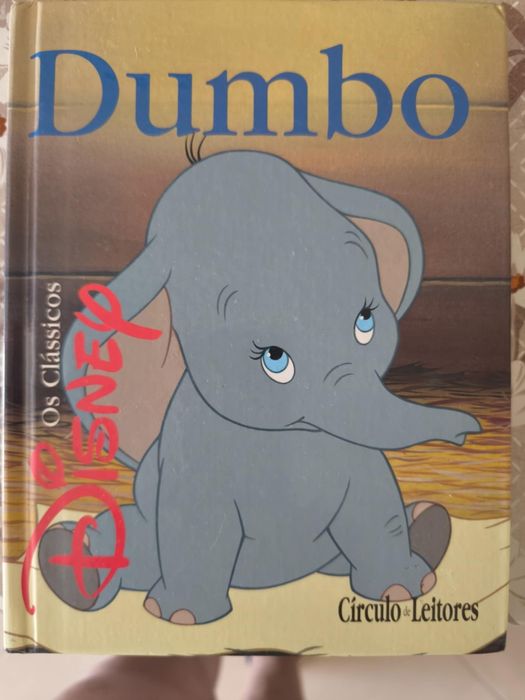 Livro de histórias com um pazele