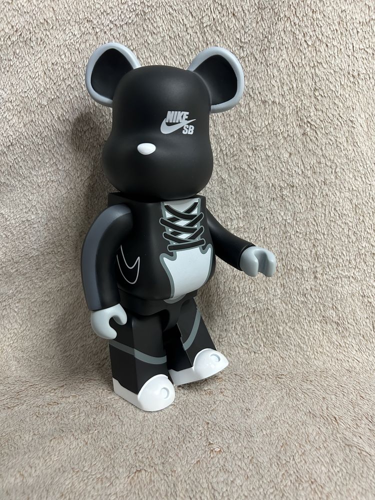 Игрушки Bearbrick Nike SB и Bearbrick Supreme x Louis Vuitton