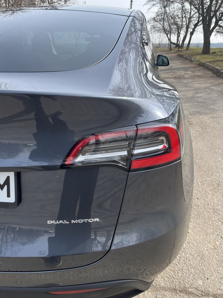 Tesla model Y 2021