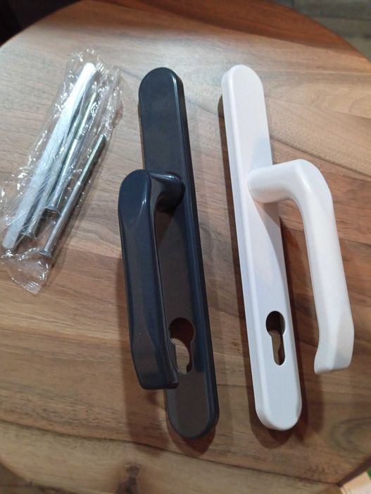 Нажимний гарнітур для вхідних дверей