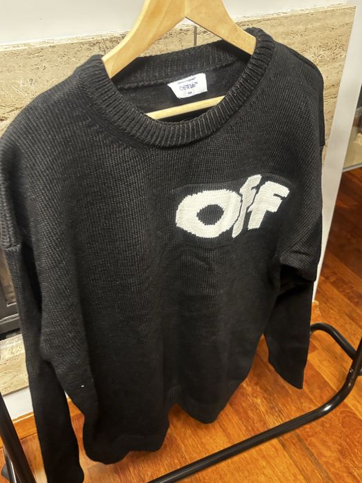 Off white sweter