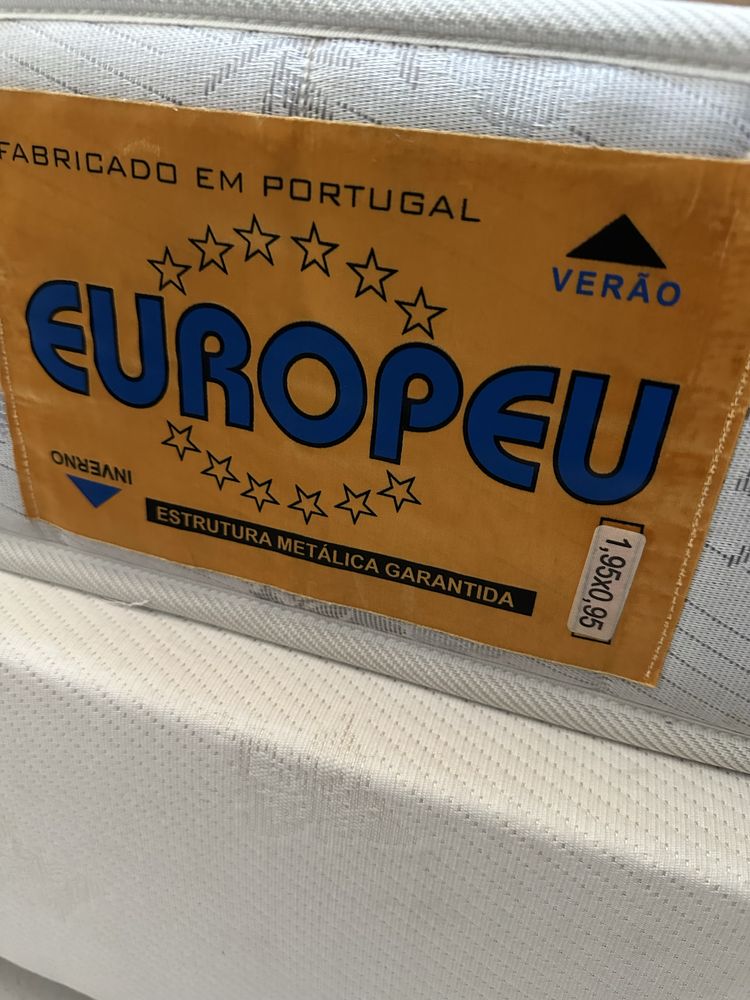 Cama de solteiro com colchão