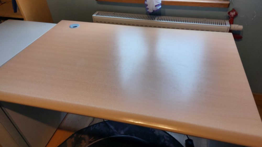 Sprzedam duże solidne biurko z kontenerkiem