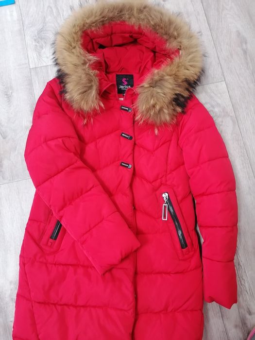 Пуховик S з мехом єнота