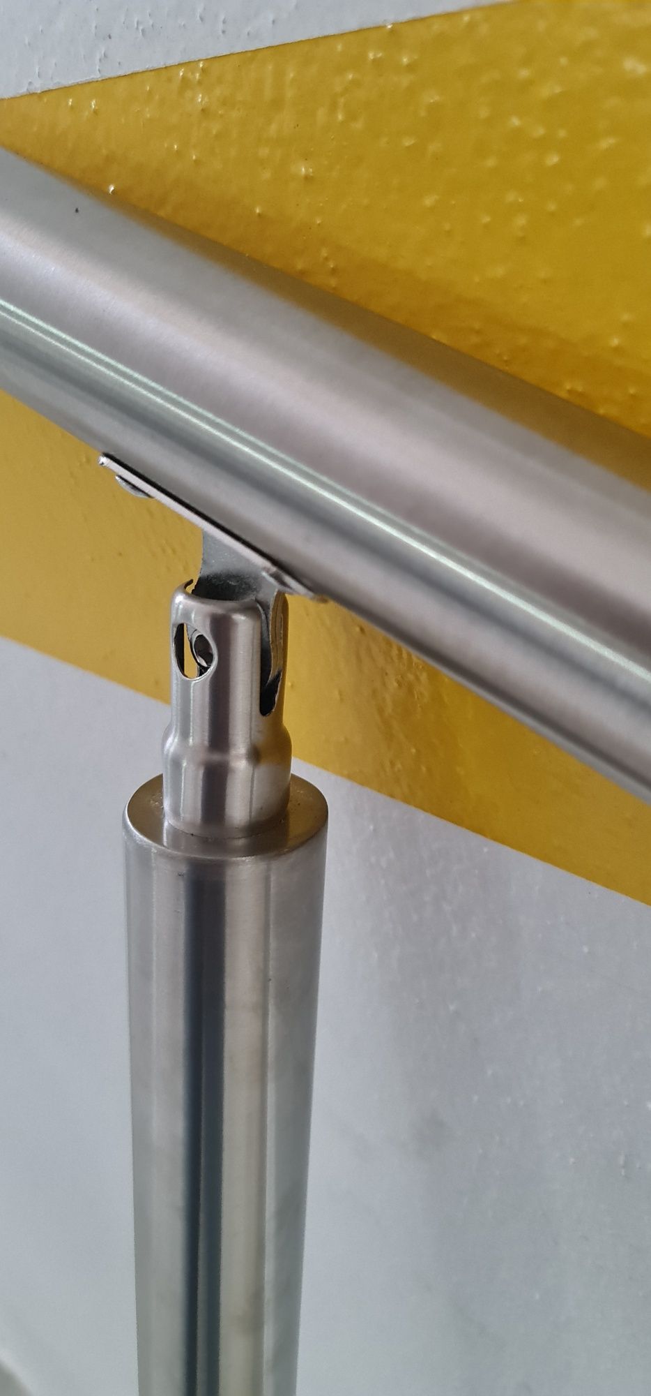 Corrimão em Inox 106 X 80 cm