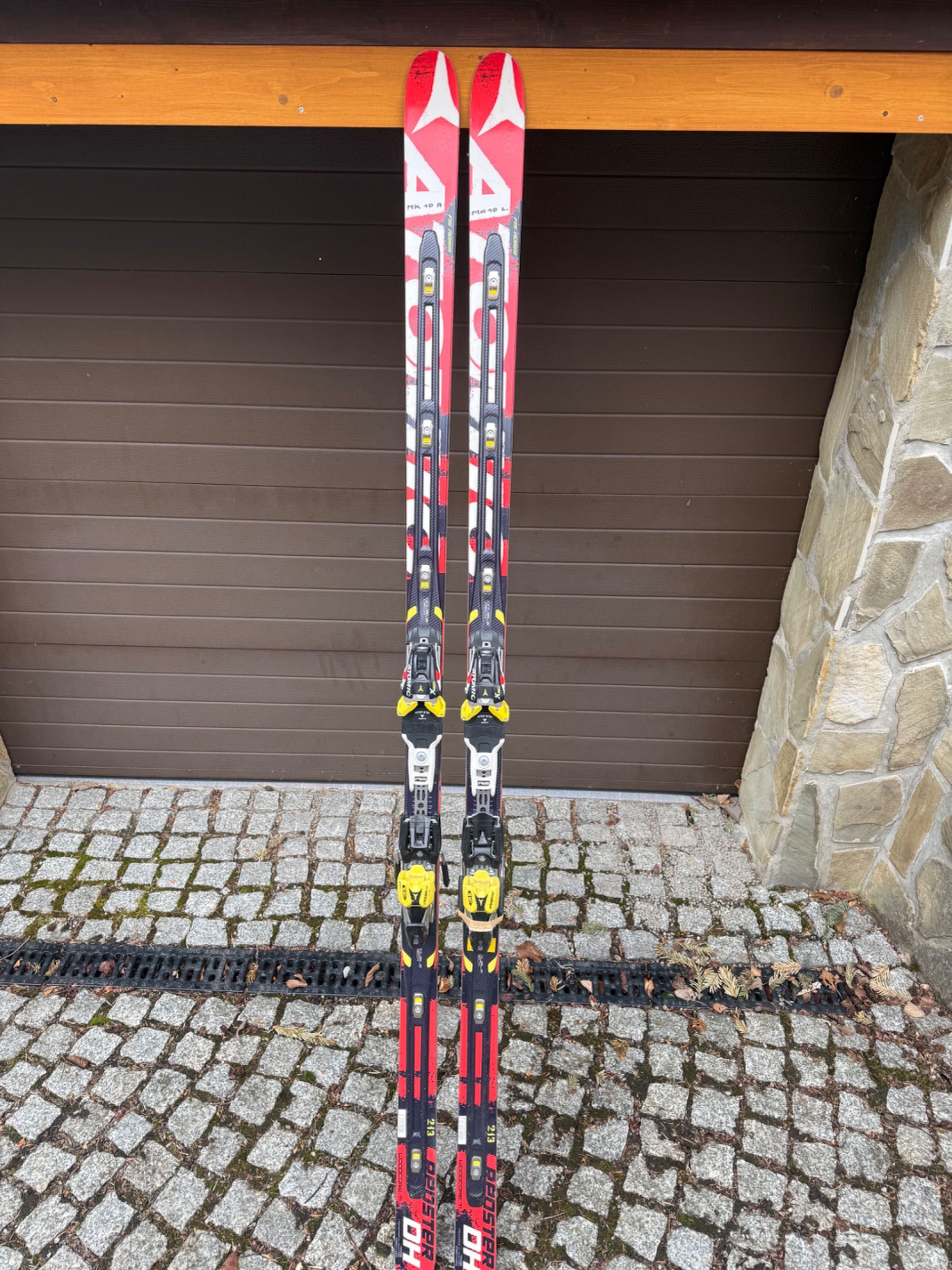 Narty Atomic Redster. DH 213 cm