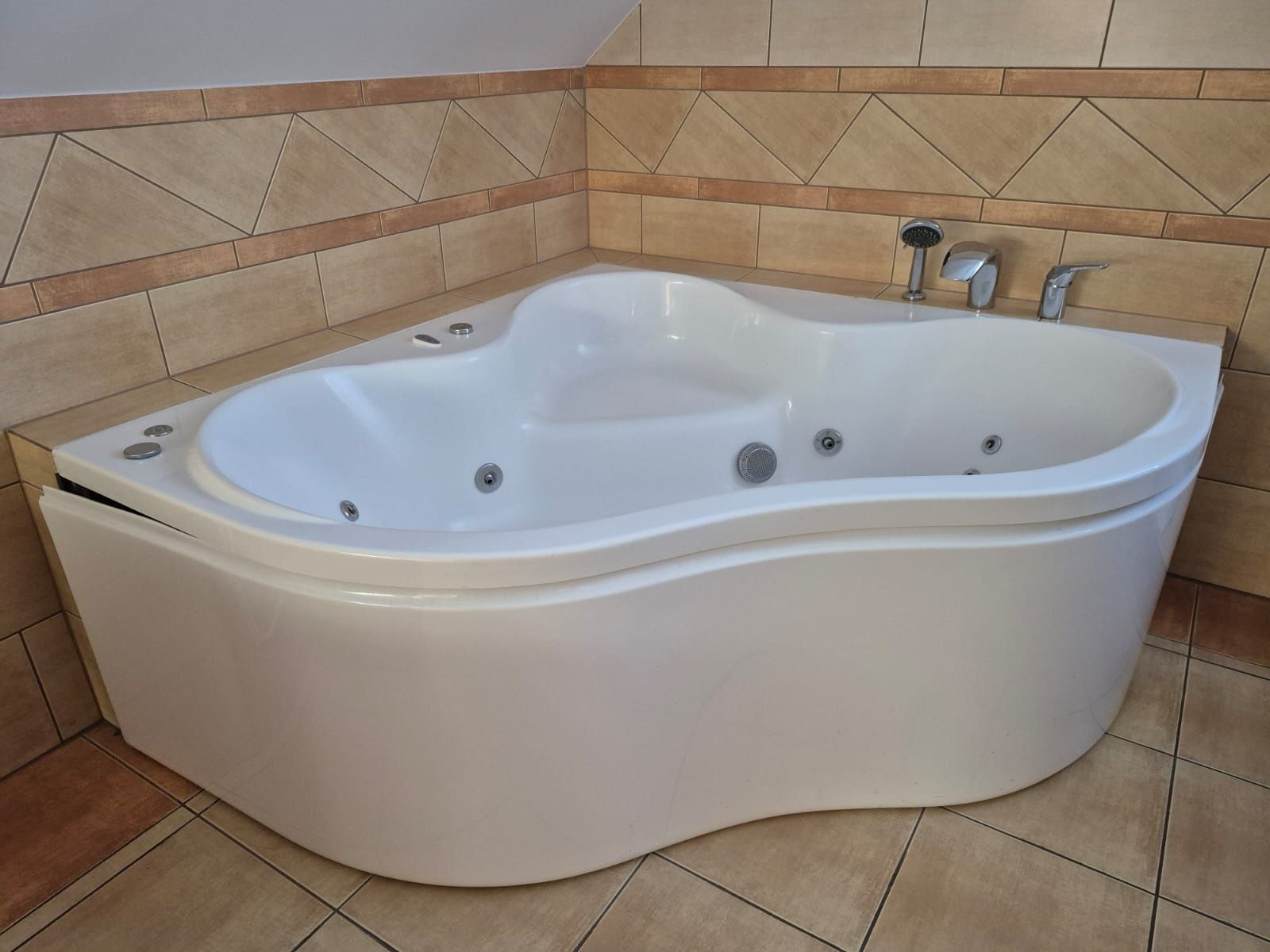 Wanna z hydromasażem PoolSpa – domowe SPA gotowe od zaraz!