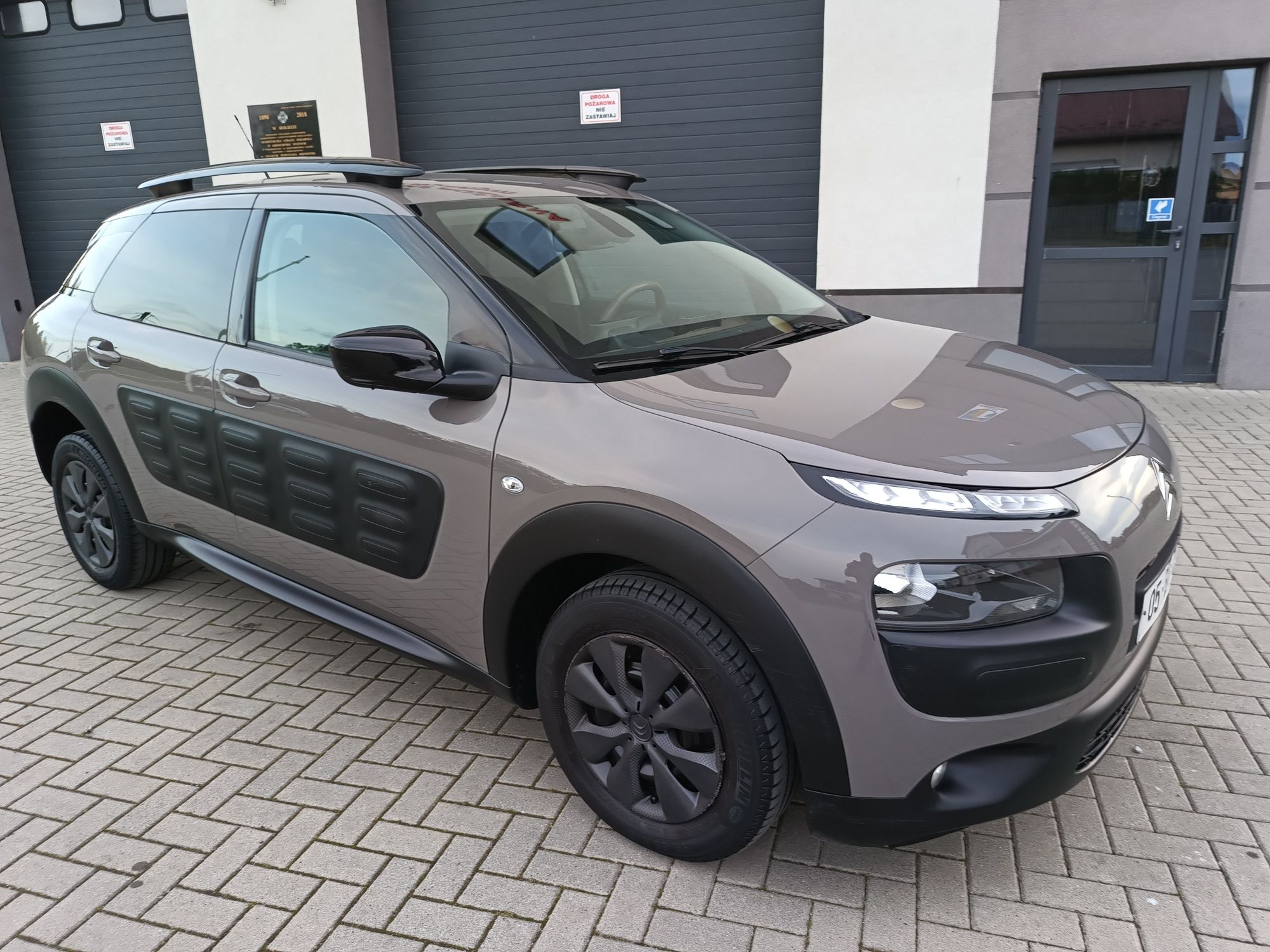 Sprzedam bardzo  ładnego Citroena Cactus 1.6 HDi, mały przebieg