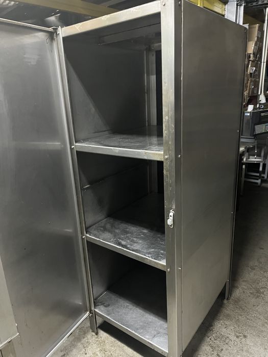 Armario despenseiro em inox vertical 67cm x 85cm