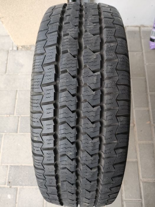 Opona 215/65r16C 109/107 R Continental VancoFourSeason 2