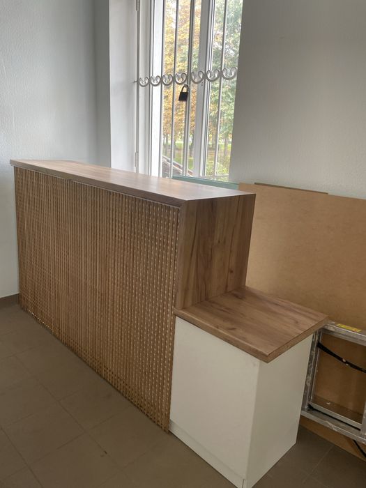 Меблі для кавʼярні або кухні