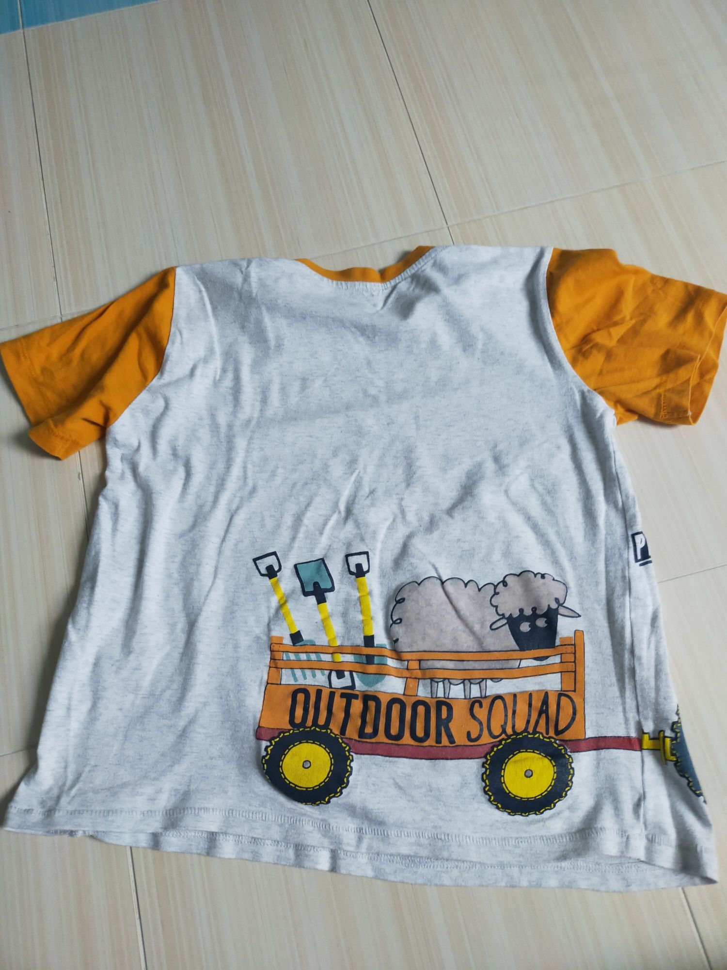 T-shirt z traktorem roz 128
